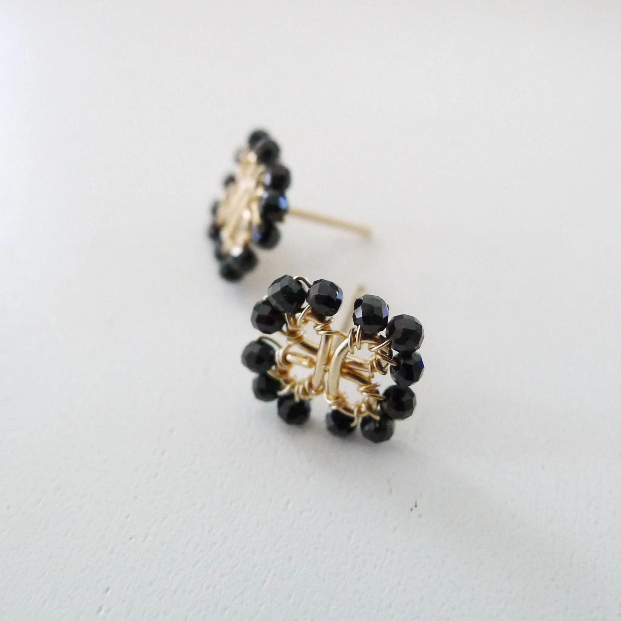 Clover Earstuds / Black Spinel